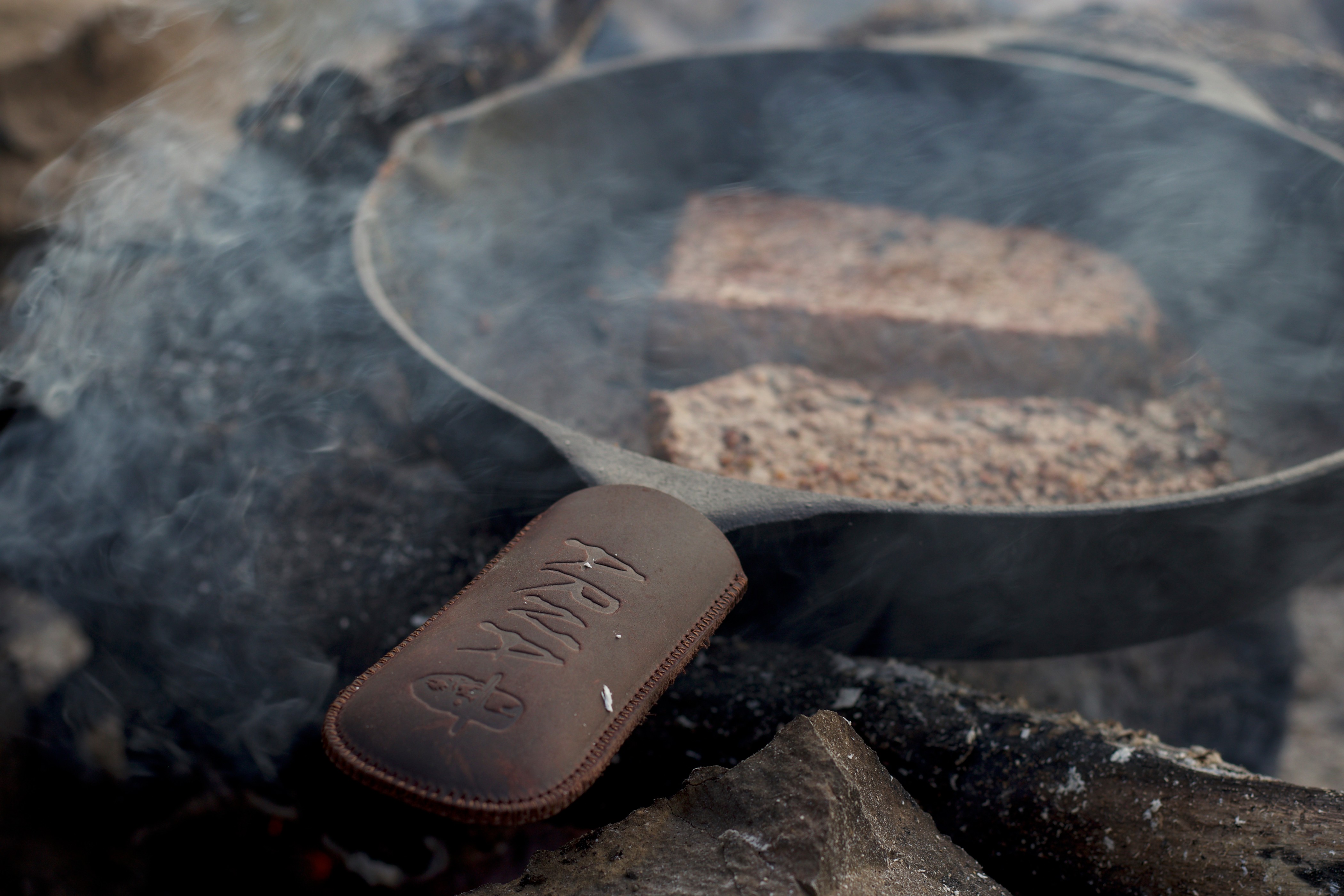 Classic 12" Pre-Seasoned Cast Iron Skillet image 4